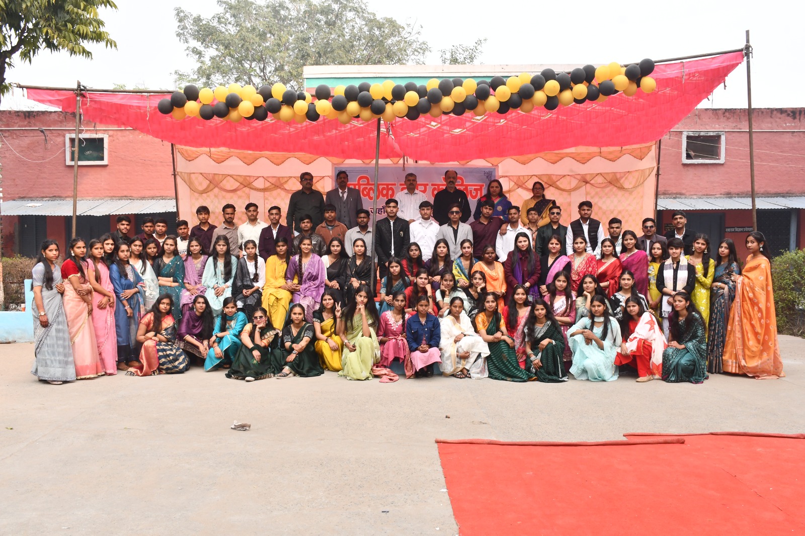 विदाई समारोह का किया गया आयोजन