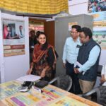 स्वास्थ्य केंद्रों पर लोगों को दिए जा रहे निःशुल्क उपचार को डीएम ने किया निरीक्षण