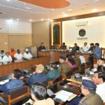 जिलाधिकारी ने समाज के धर्मगुरूओं के साथ की शांति समिति की बैठक