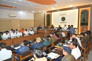 जिलाधिकारी ने समाज के धर्मगुरूओं के साथ की शांति समिति की बैठक