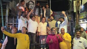 बलिदान दिवस पर युवा ब्राह्मण समाज ने चंद्रशेखर आजाद की प्रतिमा पर किए पुष्प अर्पित