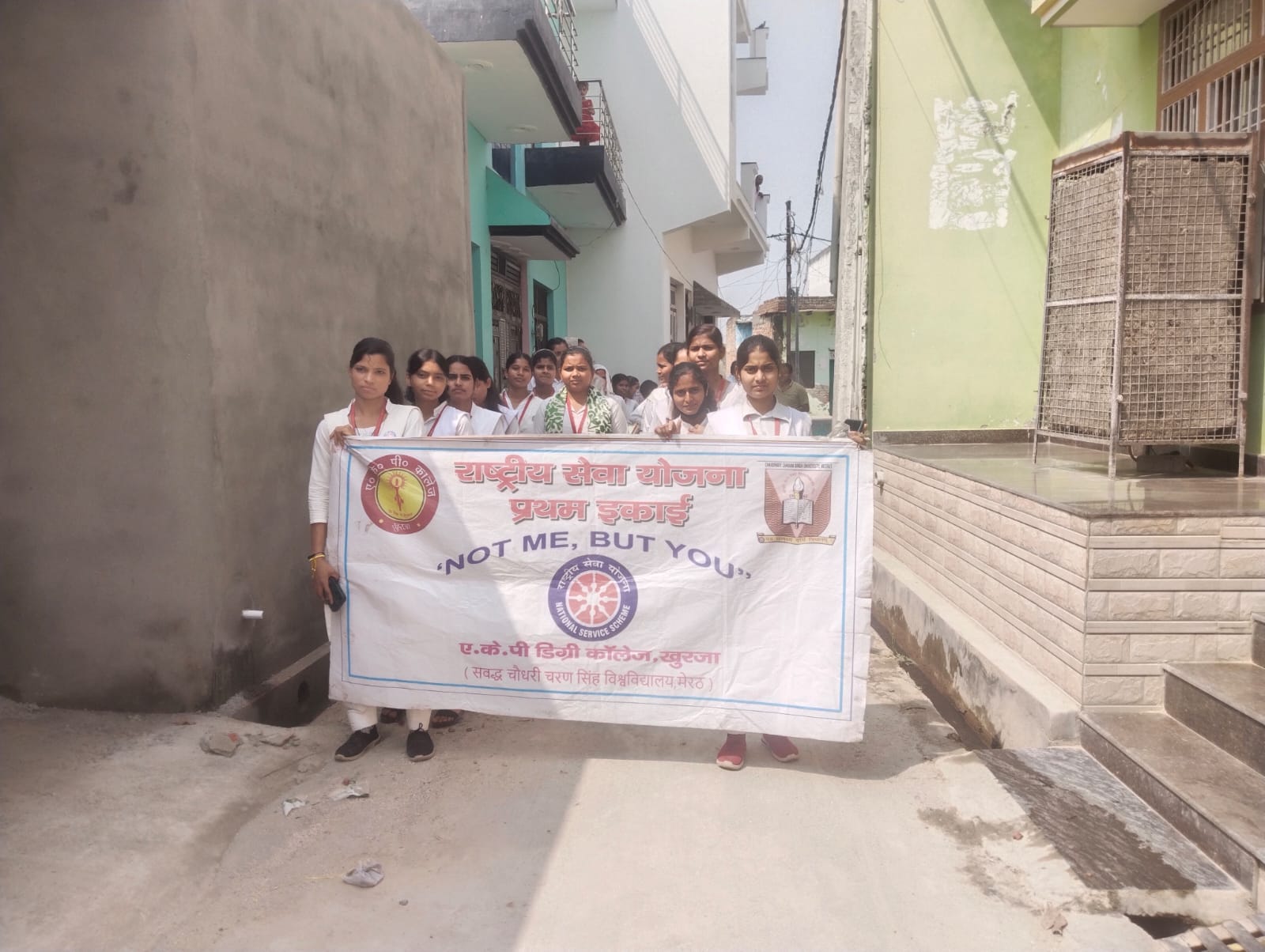 स्वयं सेविकाओं ने दिया ग्रामवासियों को स्वच्छता का सन्देश