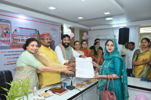 आंगनवाड़ी कार्यकत्रियों/मुख्य सेविकाओं को स्मार्टफोन का वितरण