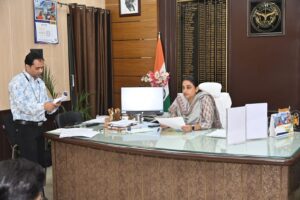 जिलाधिकारी ने की राजस्व विभाग की प्रगति की विस्तृत रूप से समीक्षा