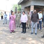 अस्थाई गौशाला का जिलाधिकारी श्रुति ने किया औचक निरीक्षण