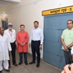 जिलाधिकारी ने किया ईवीएम वेयर हाउस का निरीक्षण