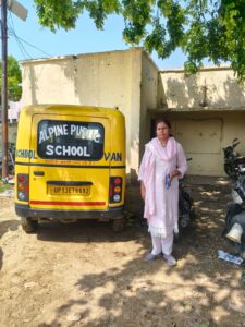 स्कूली वाहनों के विरूद्ध की गई कार्रवाई