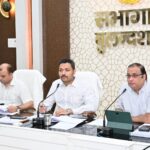 जिलाधिकारी ने डैशबोर्ड पर प्रदर्शित होने वाले कार्य की विस्तृत रूप से की समीक्षा