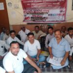 भुखमरी के करीब पहुंचे दस्तावेज लेखन से जुडे लोगों के परिवार