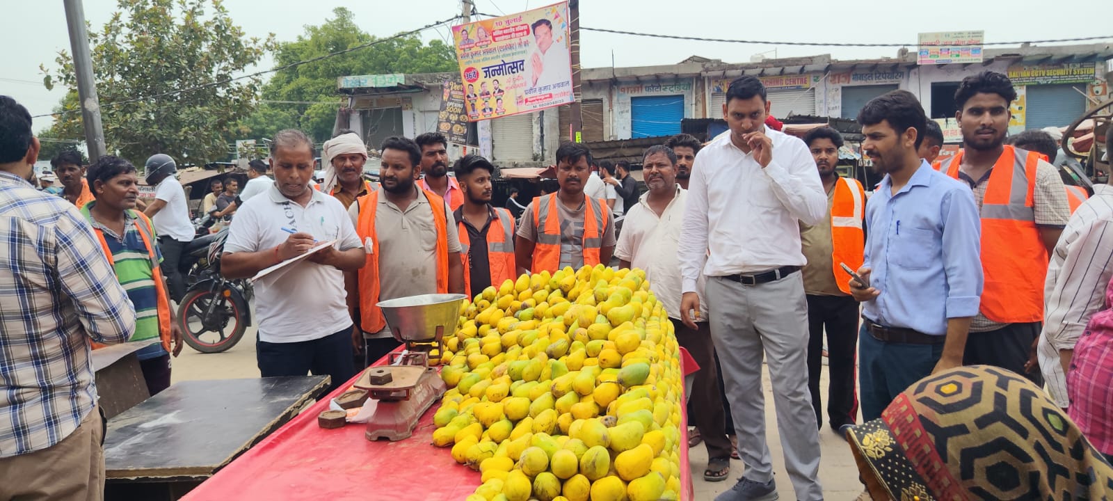 सावन कांवड़ यात्रा को सुगम बनाने के लिए हटाया अतिक्रमण