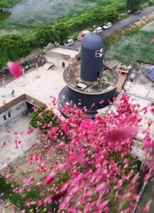 डीएम एवं एसएसपी ने की शिवालयों व कांवडियों पर की पुष्पवर्षा