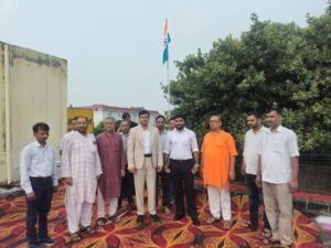 उपनिबंधक ने रजिस्टी कार्यालय पर फहराया तिरंगा