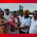 बॉलीवुड गायक अगम कुमार निगम का भव्य स्वागत