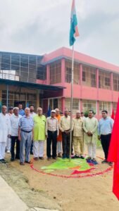 स्वतंत्रता दिवस पर सरस्वती विद्या मंदिर में ध्वजारोहण कार्यक्रम संपन्न