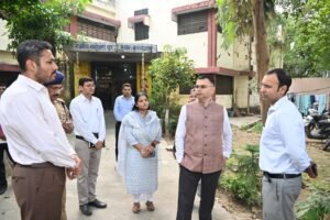 जिला जज ने डीएम संग किया सम्प्रेक्षण गृह का निरीक्षण