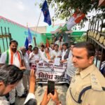 यूथ कांग्रेस, राहुल गांधी के खिलाफ FIR के विरोध में कांग्रेस कार्यकर्ताओं का प्रदर्शन