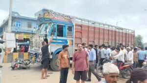 सड़क पर काल बनकर दौड़ा ट्रक, दो भाइयों की जिंदगी छिनी