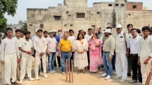जनपद स्तरीय क्रिकेट प्रतियोगिता का हुआ शुभारंभ