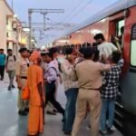RPF ने आरक्षित कोचों व यात्री परिसर से 24 अनाधिकृत लोगों पर रेलवे अधिनियम के तहत मुकदमा दर्ज किया