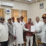लोक निर्माण विभाग को कलाखुरी सड़क मरम्मत के लिए सौंपा ज्ञापन