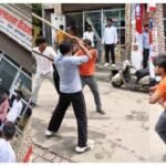 सरेबाजार युवक पर जानलेवा हमला, वीडियो वायरल, आरोपी फरार