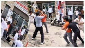 सरेबाजार युवक पर जानलेवा हमला, वीडियो वायरल, आरोपी फरार