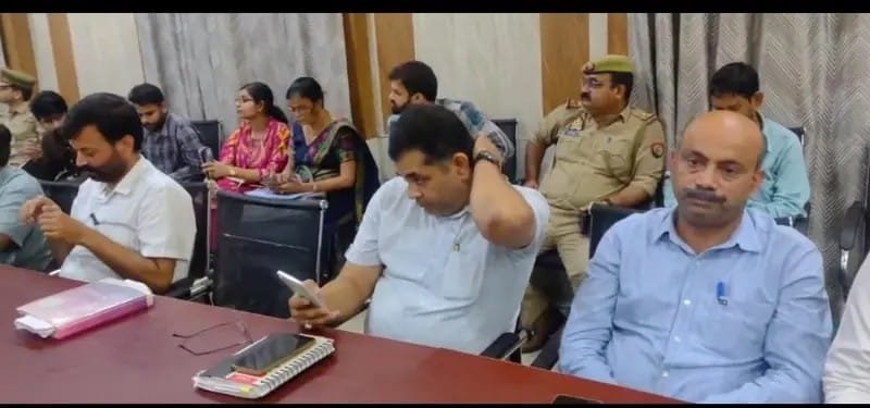 समाधान दिवस में फरियादी परेशान