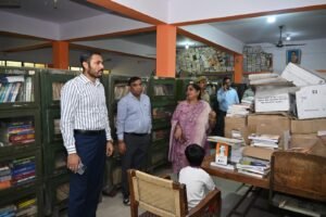 राजकीय जिला पुस्तकालय का जिलाधिकारी ने किया निरीक्षण
